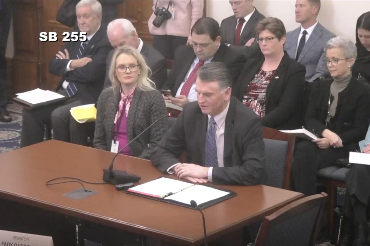 State Treasurer Dan Elliott spoke in support of SB 255 at the Senate Appropriations Committee on Thursday.