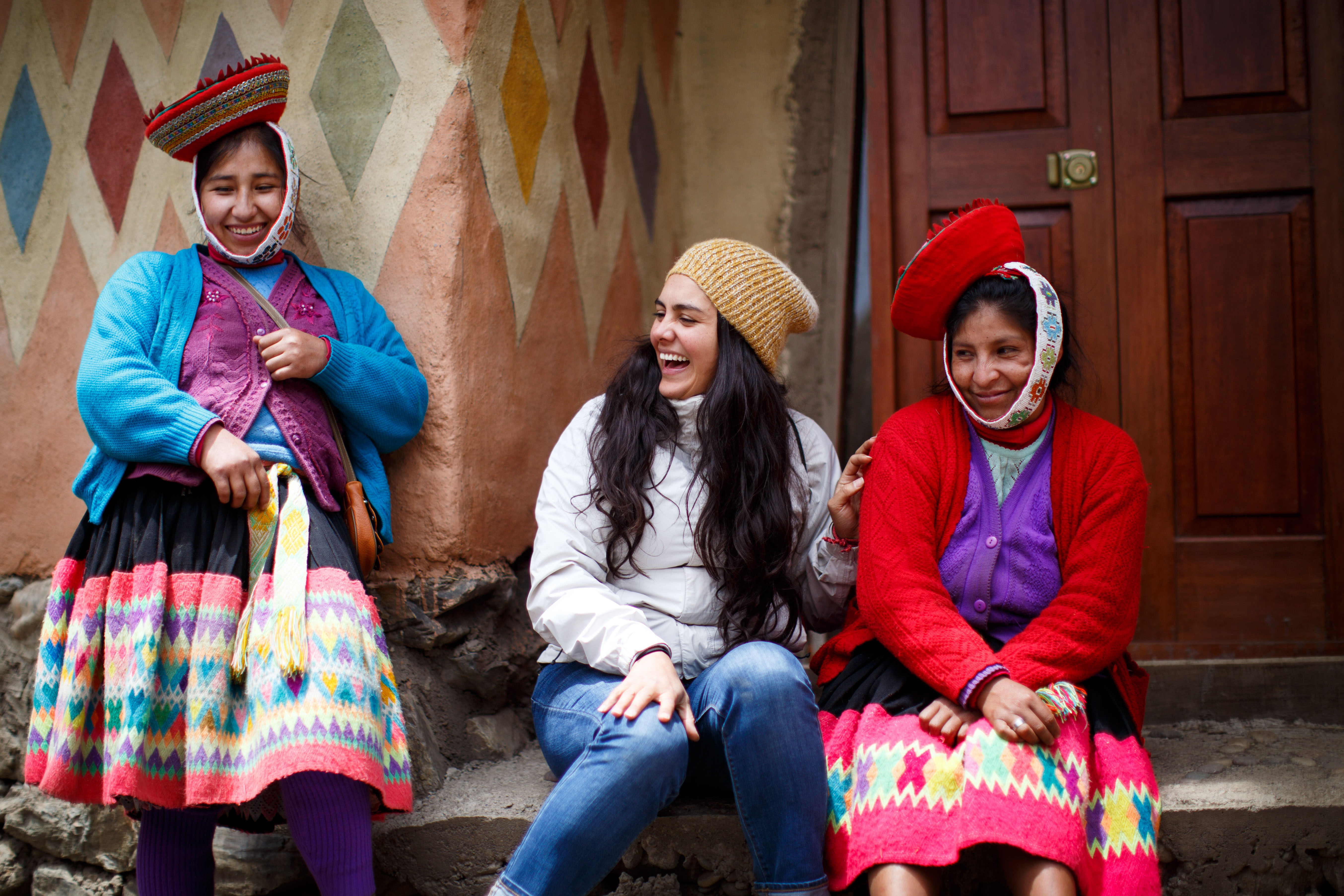 Carrillo-Muñoz enjoys a moment with two women who weave textiles for the apparel company Awamaki. (Photo: Anna Watts)