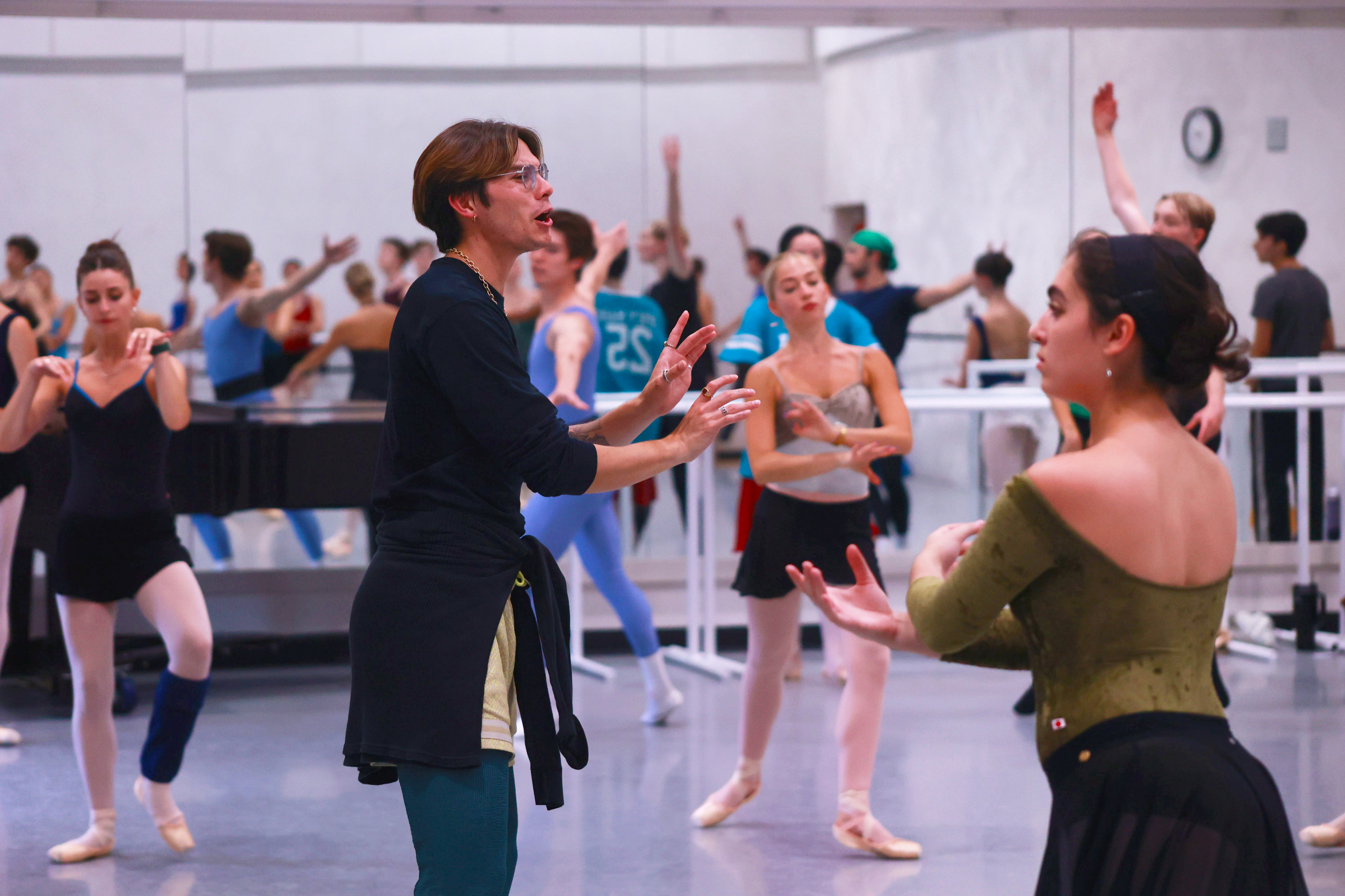 Durante Verzola works with IU Jacobs School of Music ballet students.