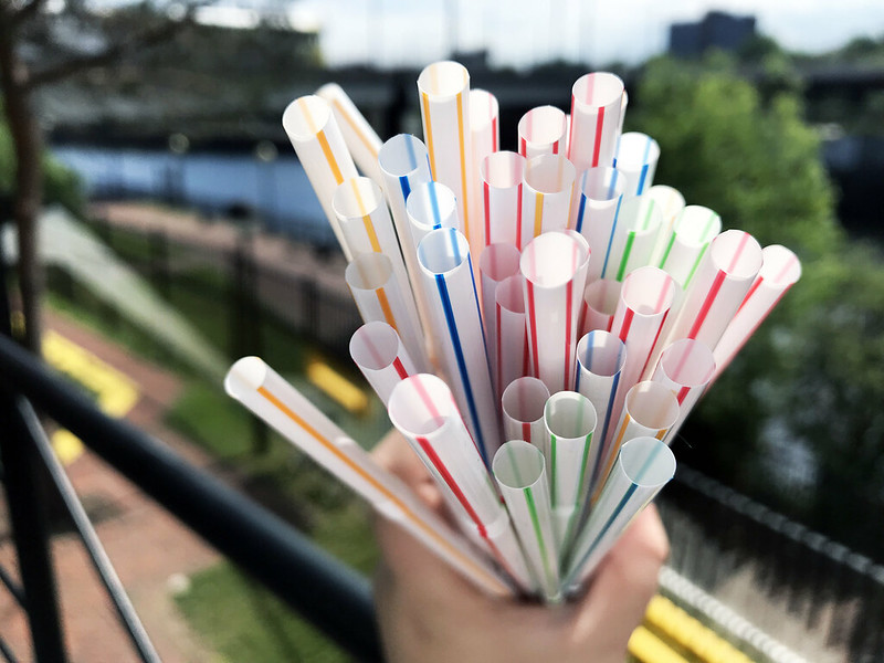 a bundle of plastic straws
