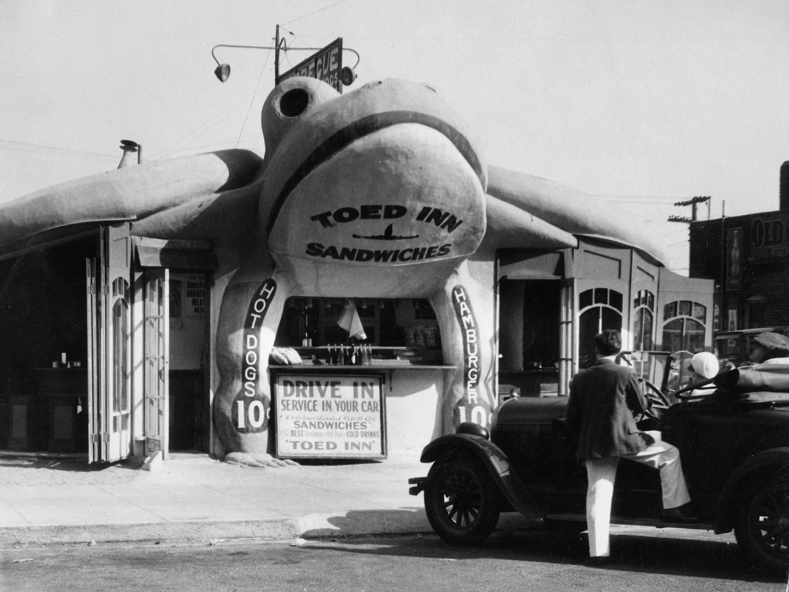 Black and white drive-in shaped like a toad