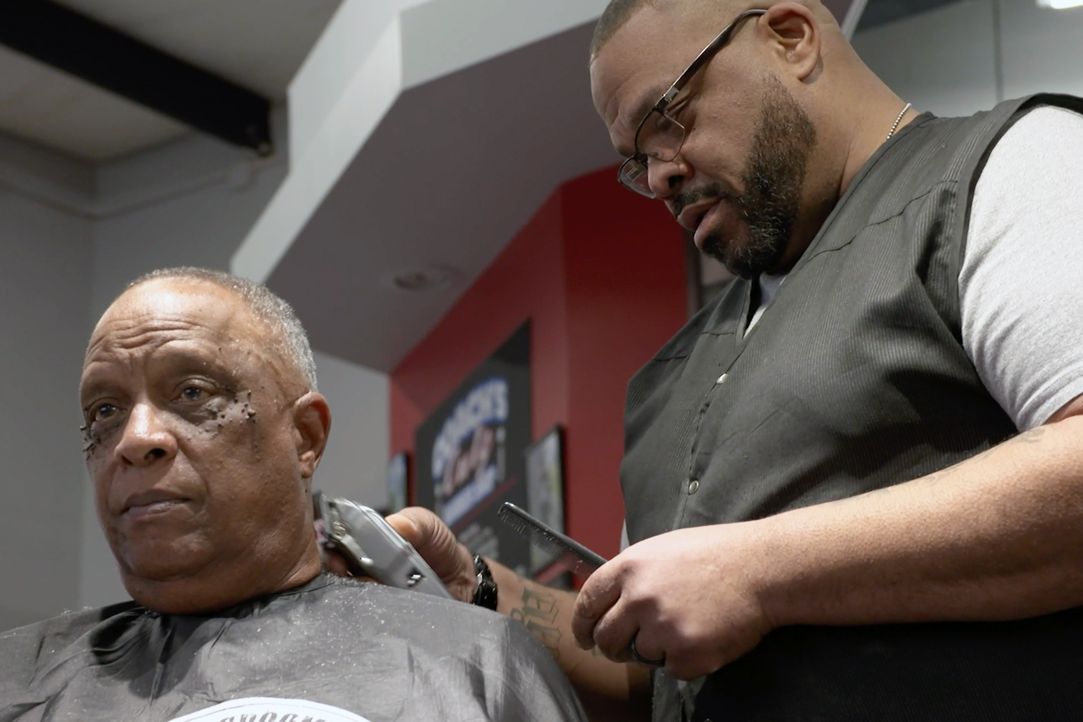Ray Gipson cuts customer's hair