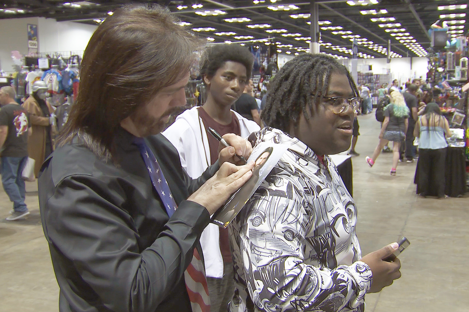 Famous video game player Billy Mitchell signs an autograph at the 2019 Indiana Comic Convention.