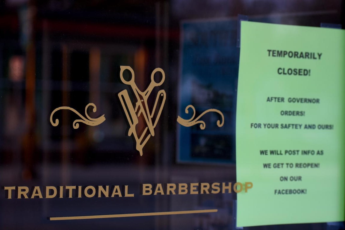 A closed barbershop sign.