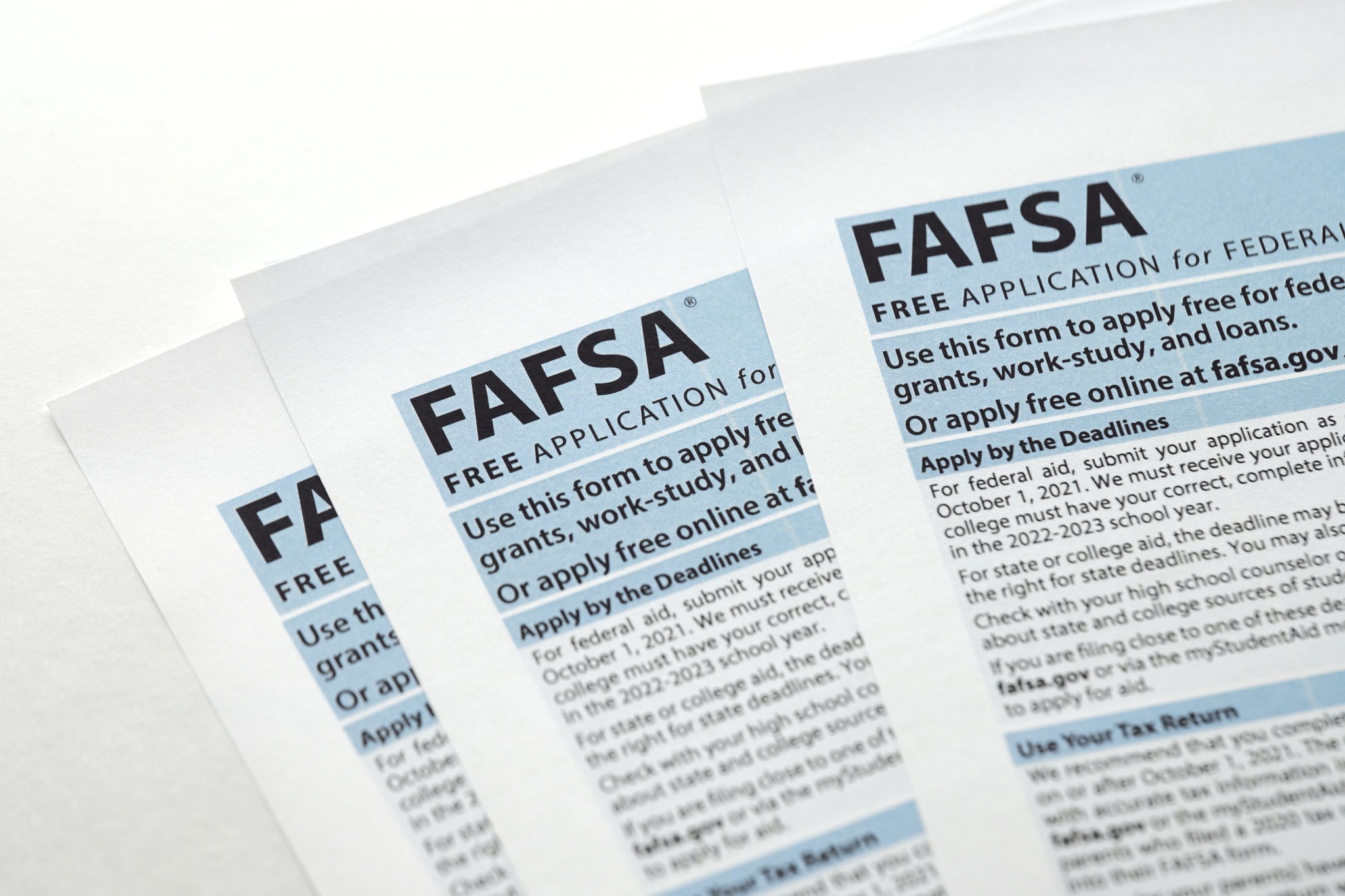 FAFSA form delayed again as Houchin pushes bill for stricter deadline