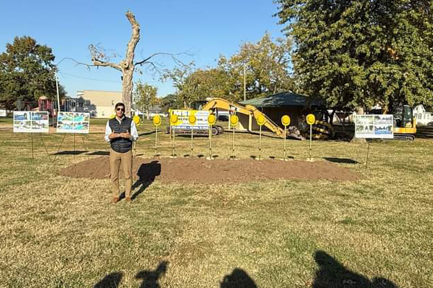 Mayor Sakbun at the ground-breaking of Herz Rose Park renovations.