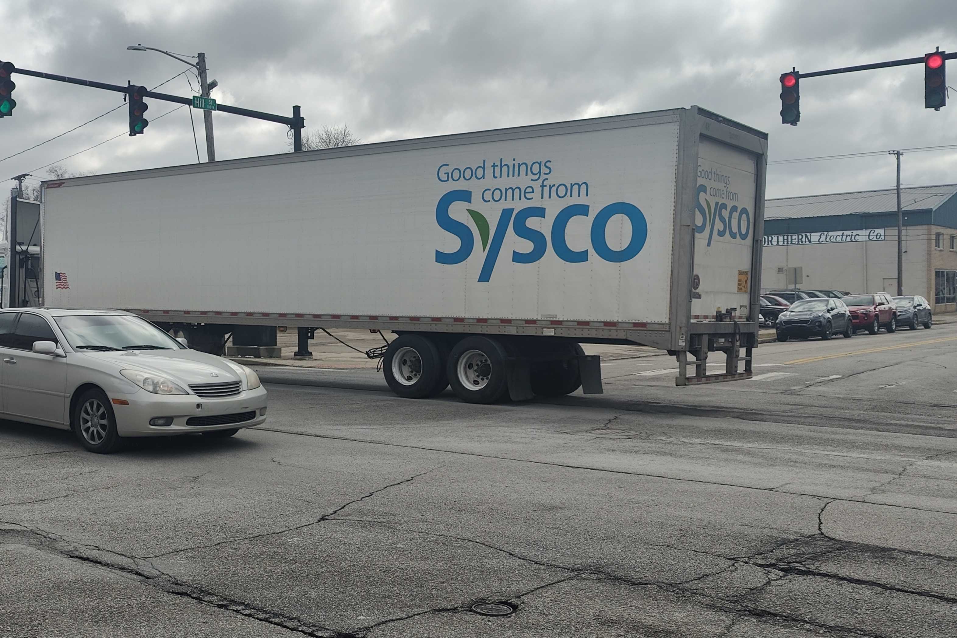 Indianapolis truckers, warehouse workers vote to authorize strike at food giant Sysco |  news