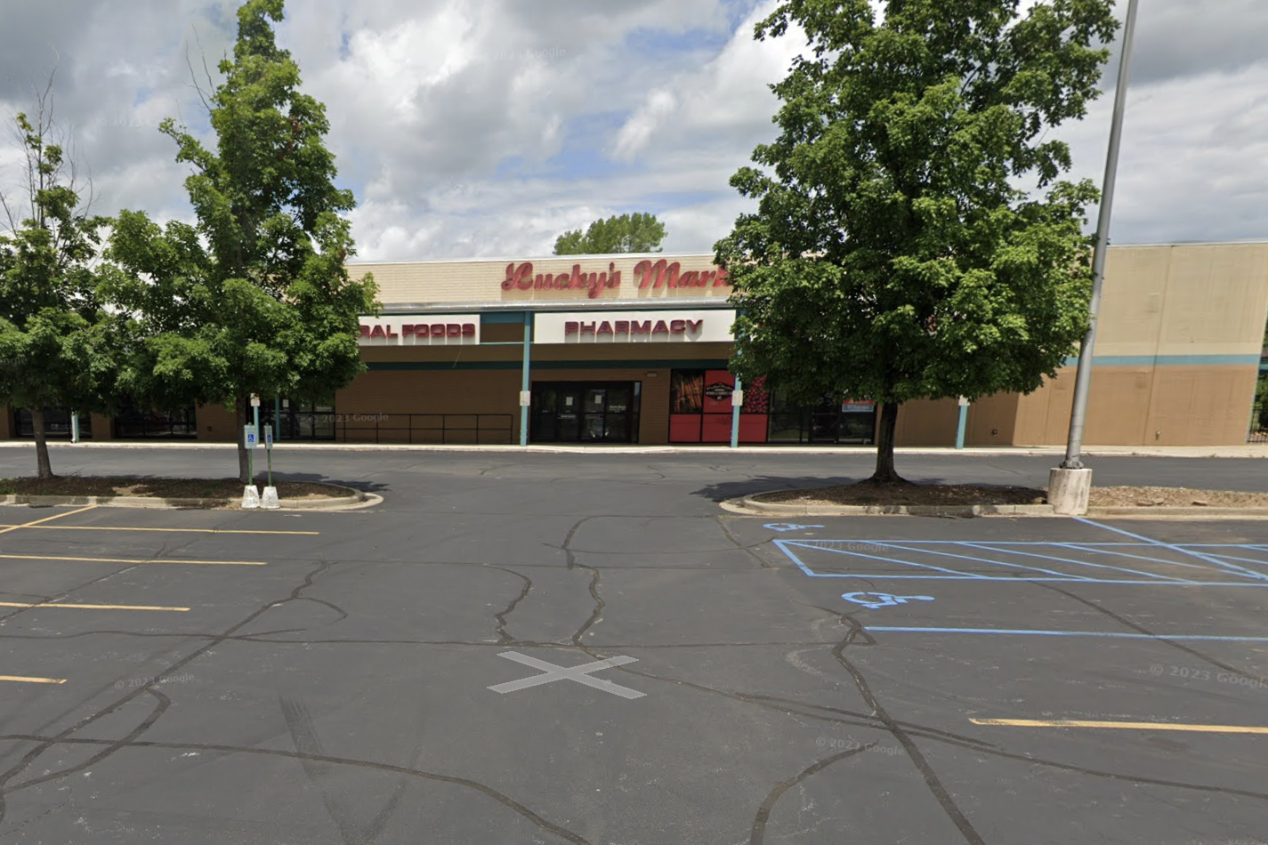 Bowling alley and entertainment center locating at old Lucky’s Market