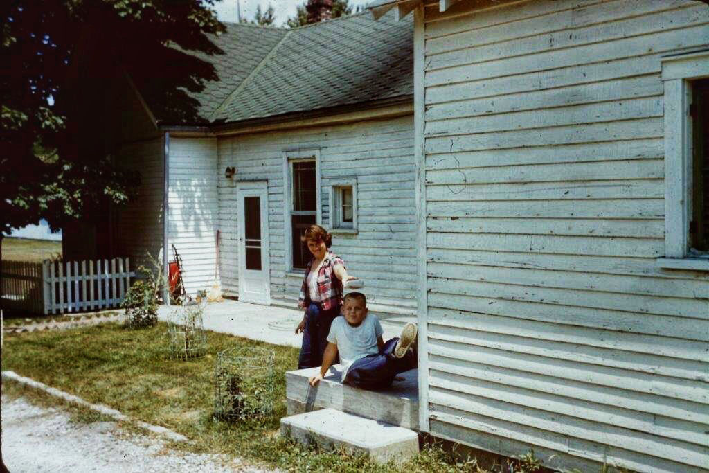 Michael Carter and his cousin, Patty, on the side of 611 W. Second St. 