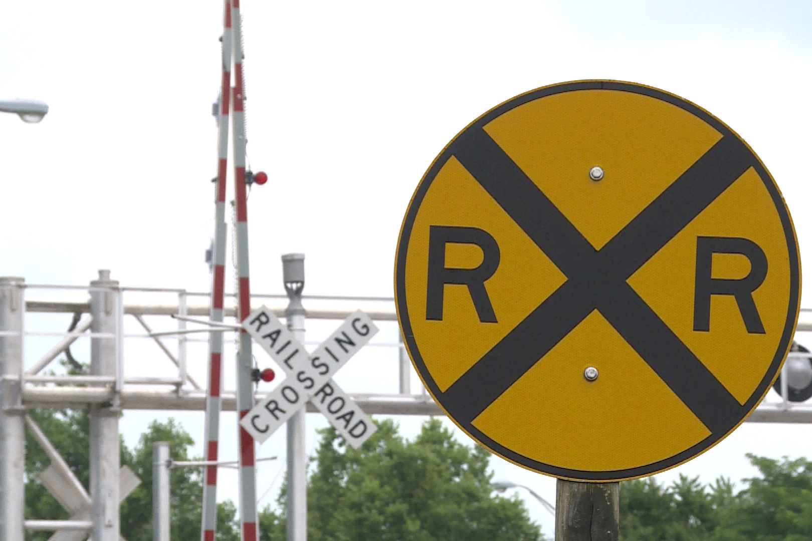 A railroad crossing sign in Columbus.