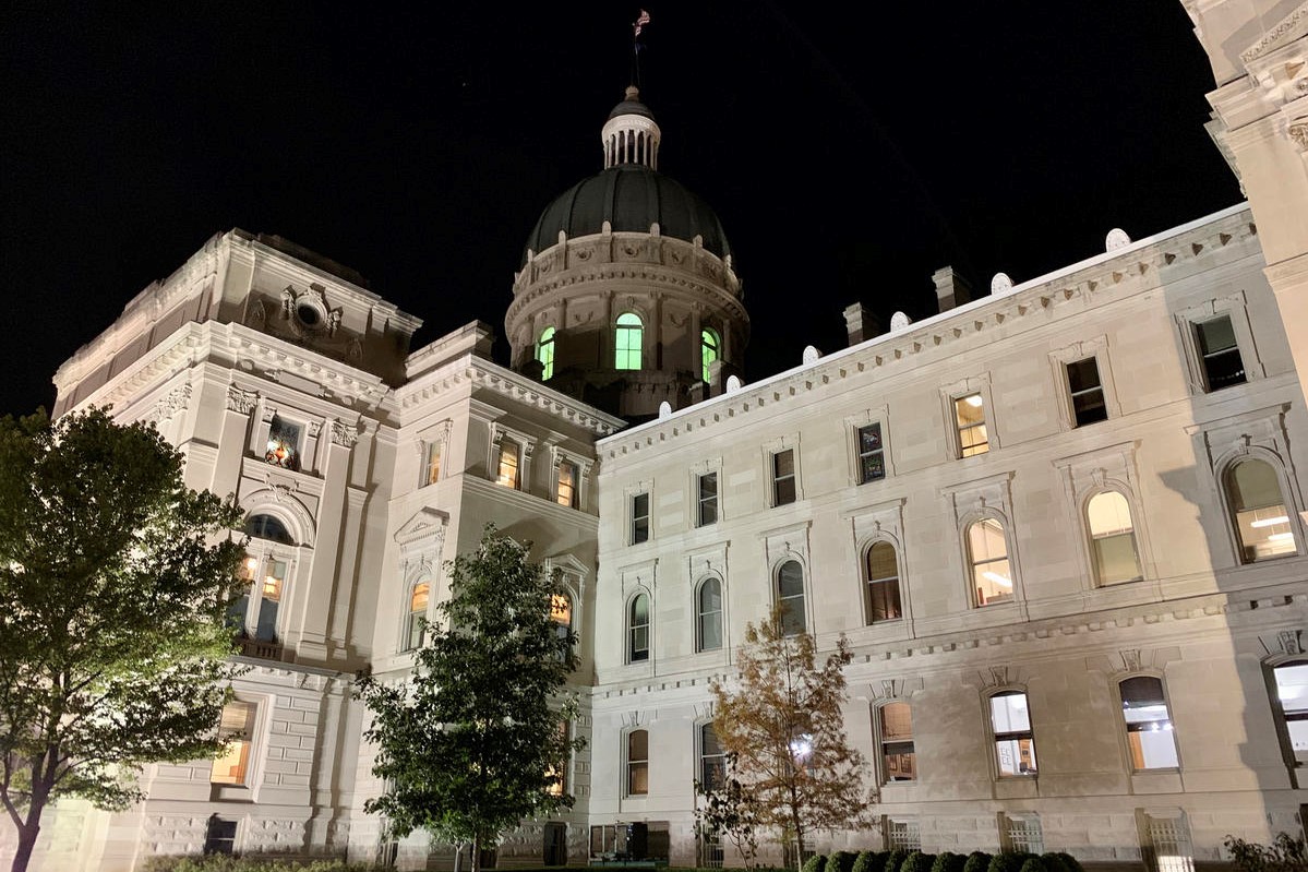 A picture of the Indiana Statehouse.