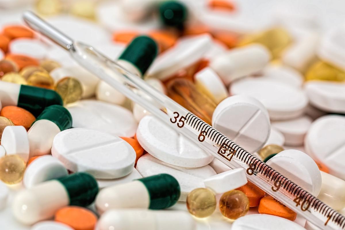 A photo of a bunch of pills.