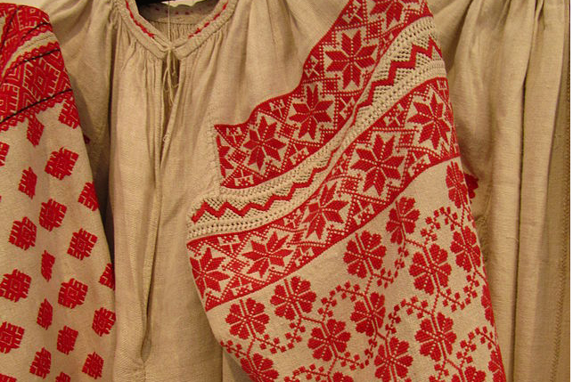 trad UKR folk garment - woman's blouse