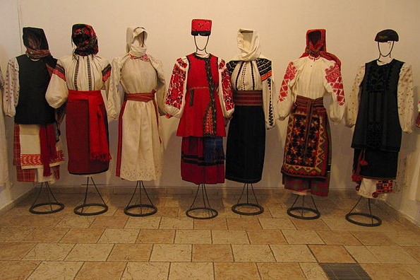 ukr folk garments  vyshyvanka 