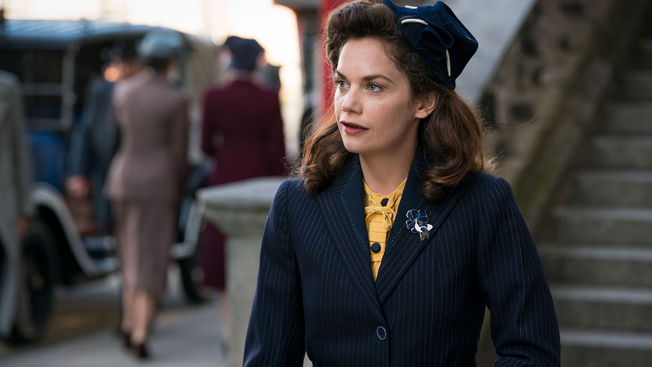 Ruth Wilson in Mrs. Wilson