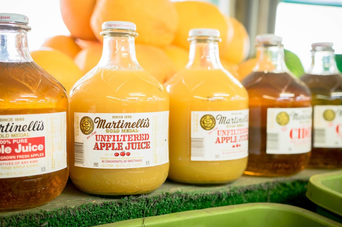 A variety of apple juice from the Martinelli brand, some unfiltered and cloudy while others are clear