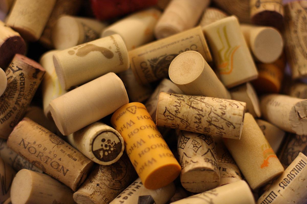 A large pile of corks all mixed together