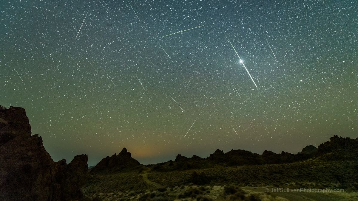 A meteor shower with several stars and bright streaks of meteors in the night sky