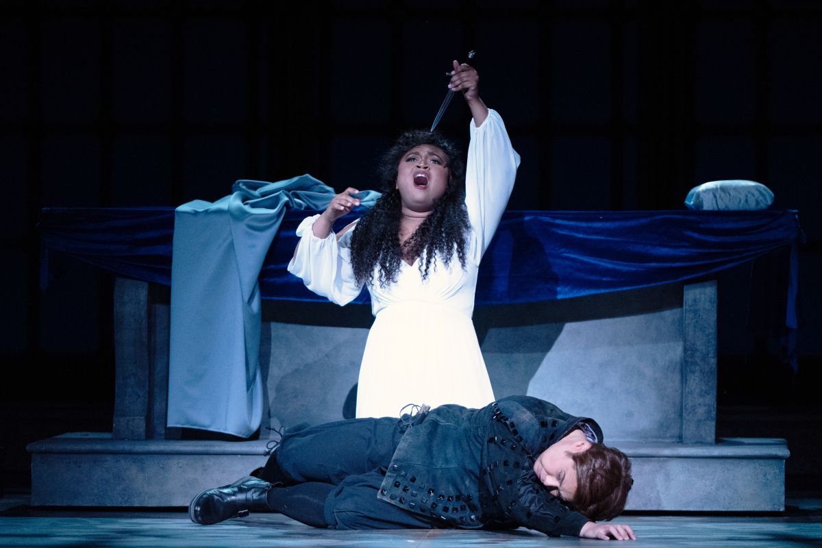 Ginaia Black (Juliette) and Jaemyeong Lee (Roméo) in IU Opera Theater's production of Gounod's Roméo et Juliette