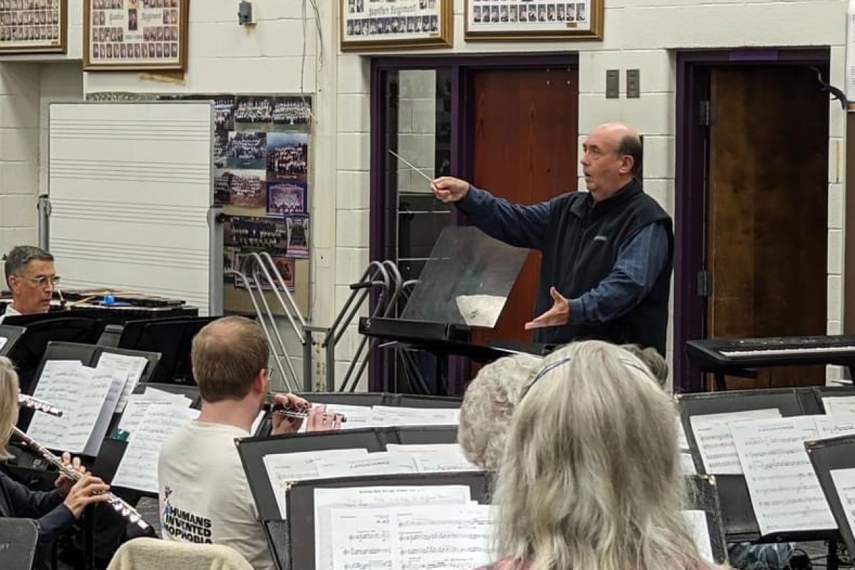 Conductor Stephen Pratt leads a rehearsal of the Southern Indiana Wind Ensemble