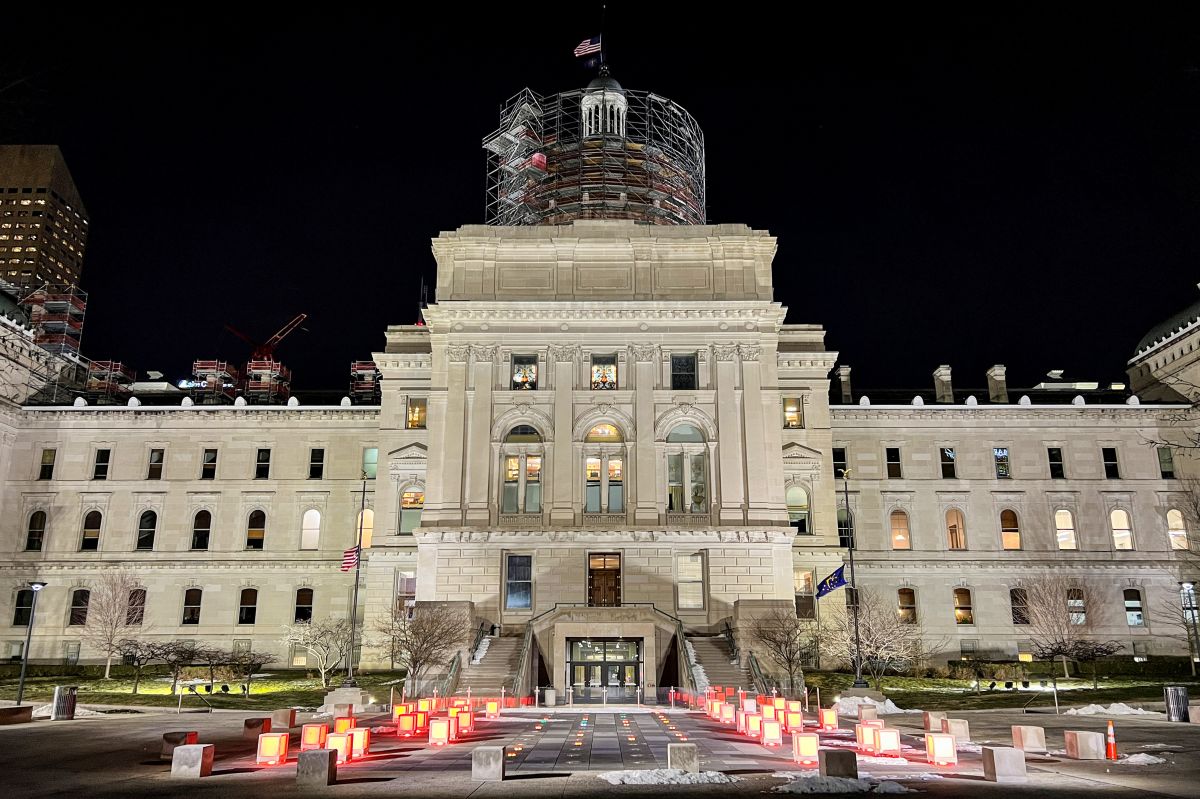 The eastern exterior of the Indiana Statehouse, at night.