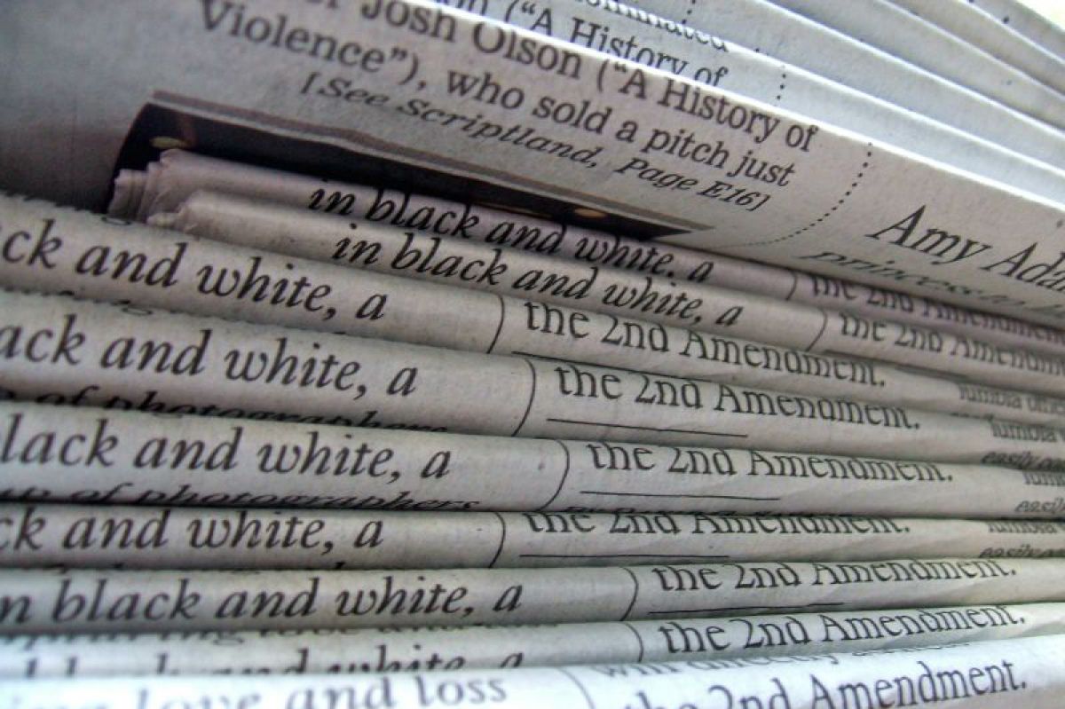 A_stack_of_newspapers.jpg