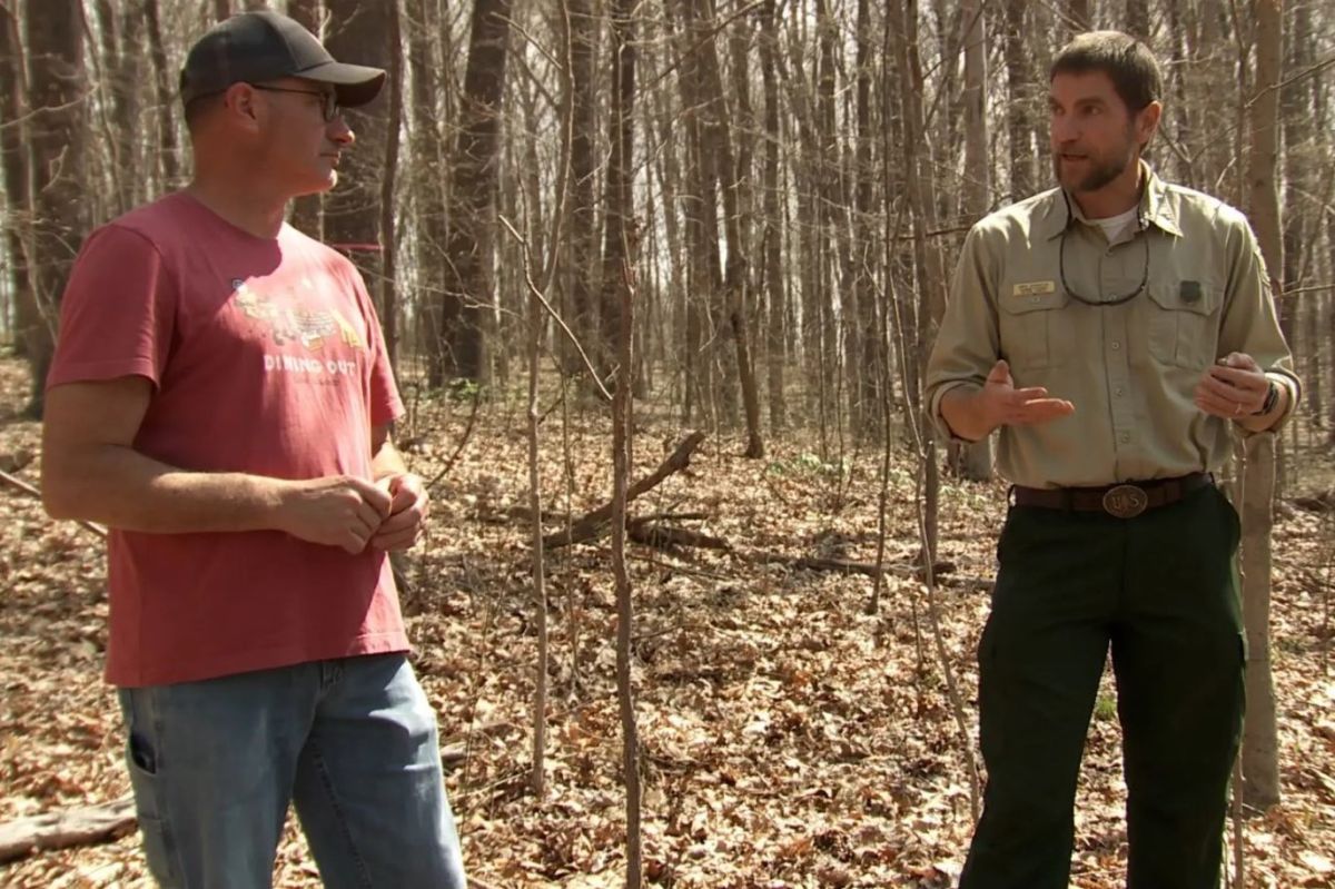 Hoosier National Forest Supervisor Mike Chaveas (right) talks with a southern Indiana resident during an info session on the Buffalo Springs Restoration Project in 2022.