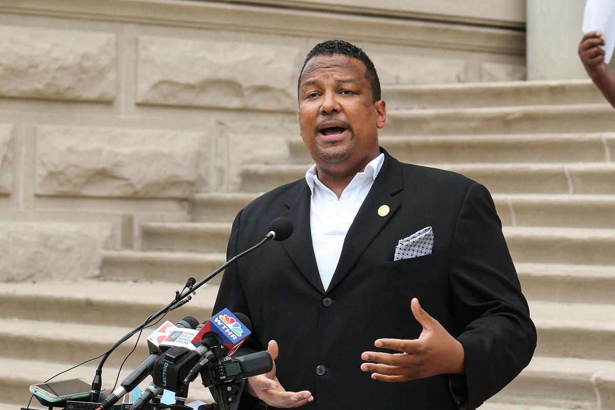 Rep. Earl Harris, Jr. (D-East Chicago)