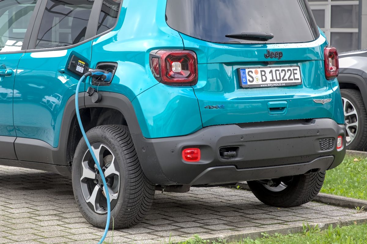 Jeep Renegade 4xe, hybrid electric vehicle
