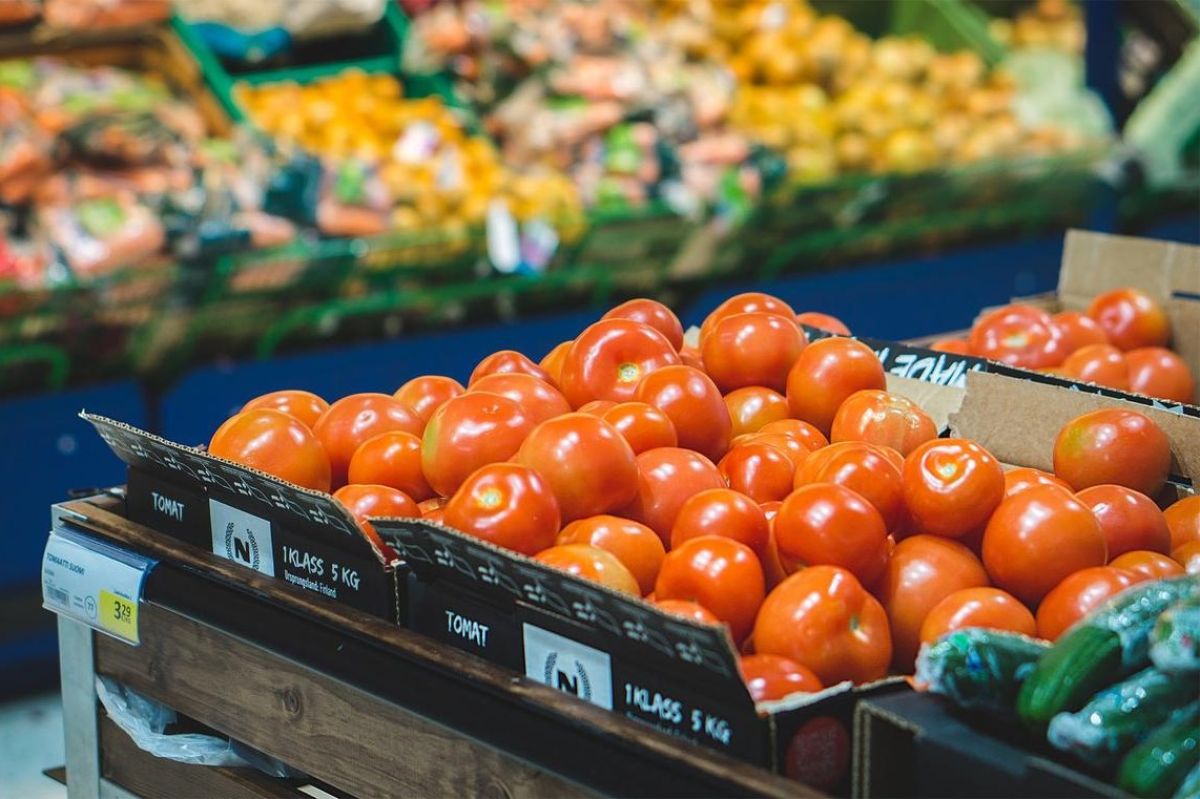 A stock image of tomatoes at a grocery store.