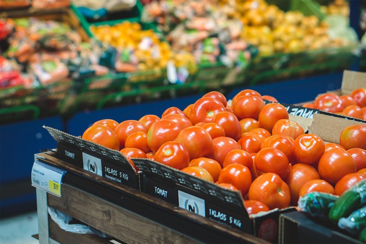 grocery store tomatoes produce 
