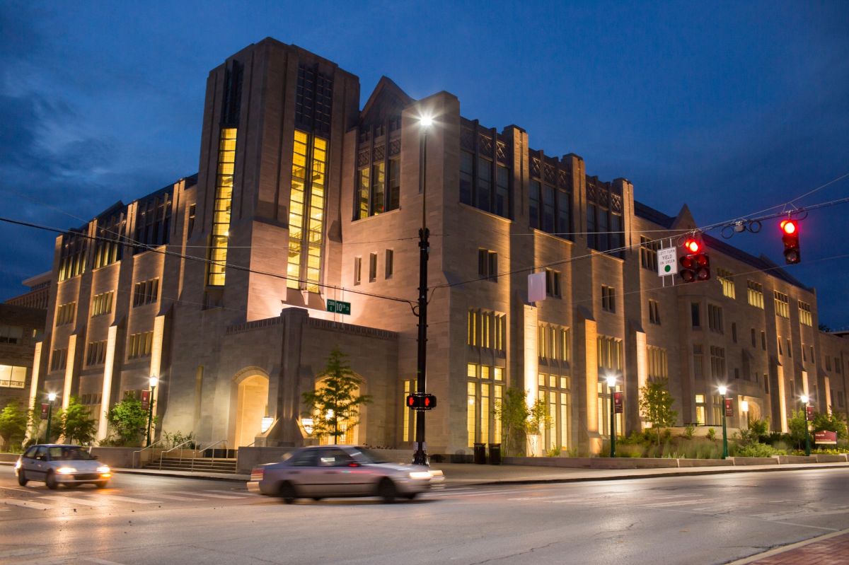A nighttime photo of Hodge Hall, the undergraduate Kelley School of Business building on IU's Bloomington campus.