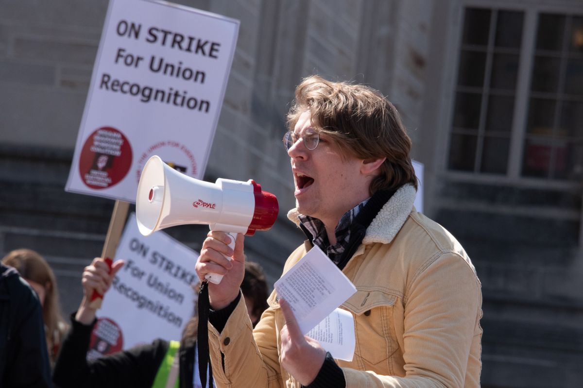 grad worker strike