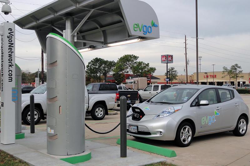 A Nissan LEAF charging at a station in Houston, Texas, that has both DC fast chargers and lower-level chargers. 
