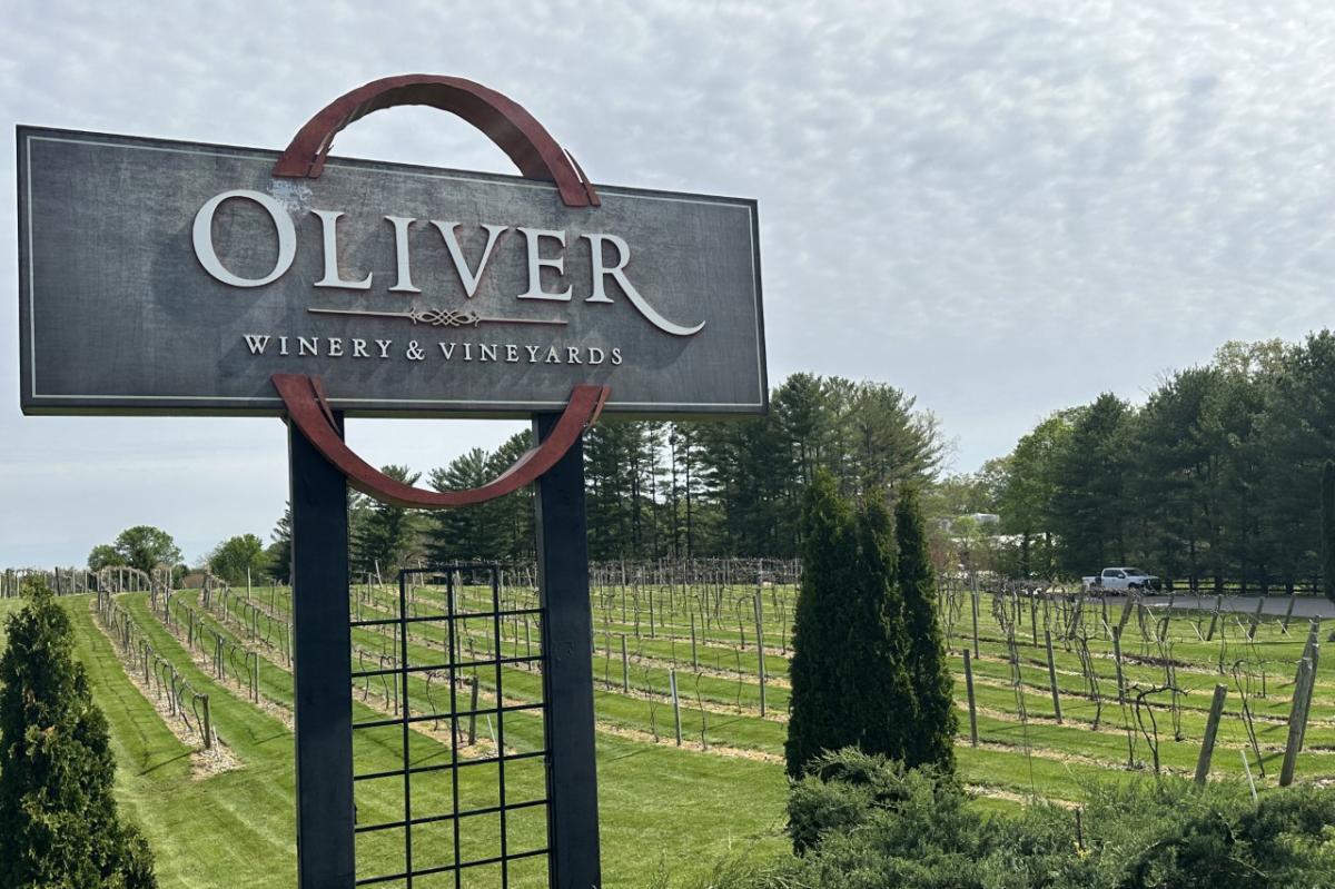 The sign leading into Oliver Winery.