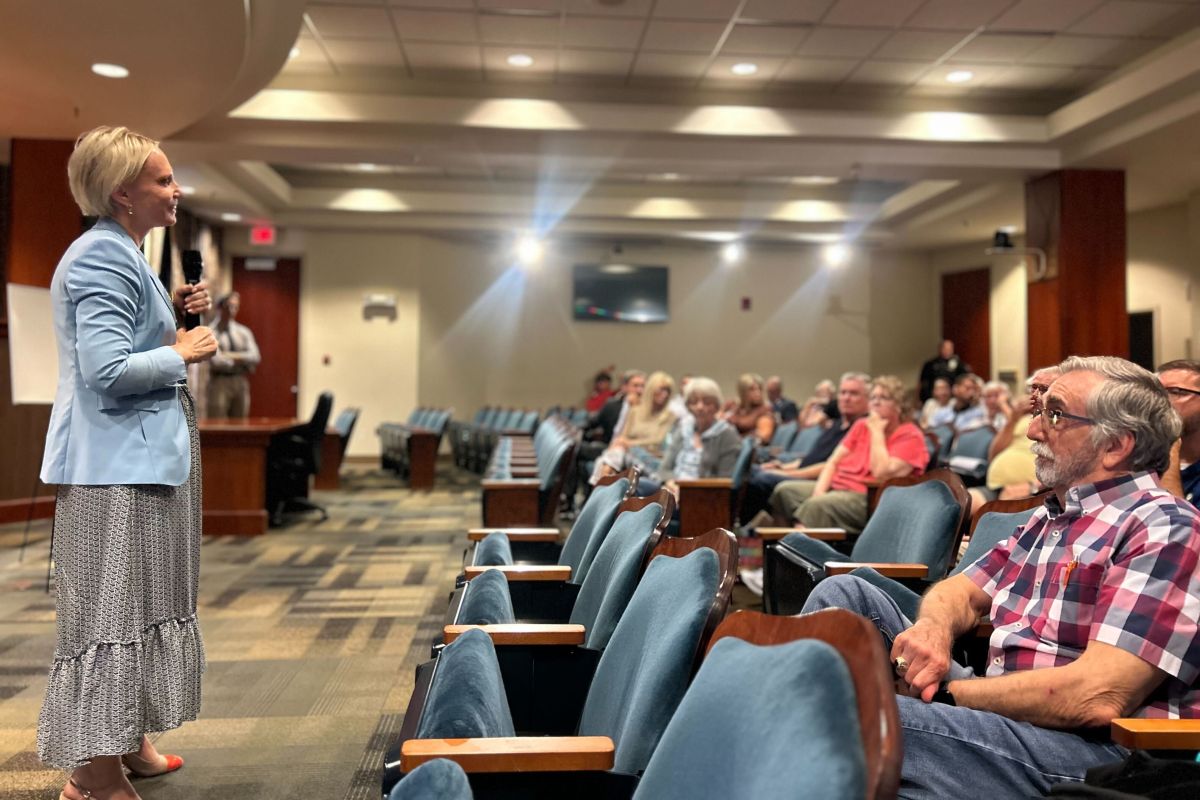 Victoria Spartz talks to a crowd of Hoosiers at Muncie City Hall.