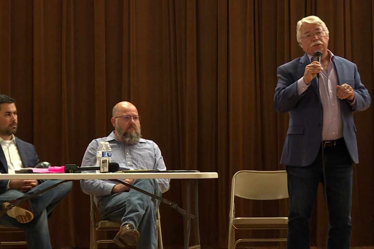 Greg Zoeller, vice president of external affairs for Wabash Valley Resources, answers questions at a public meeting at Fayette Elementary School in West Terre Haute in August 2023.