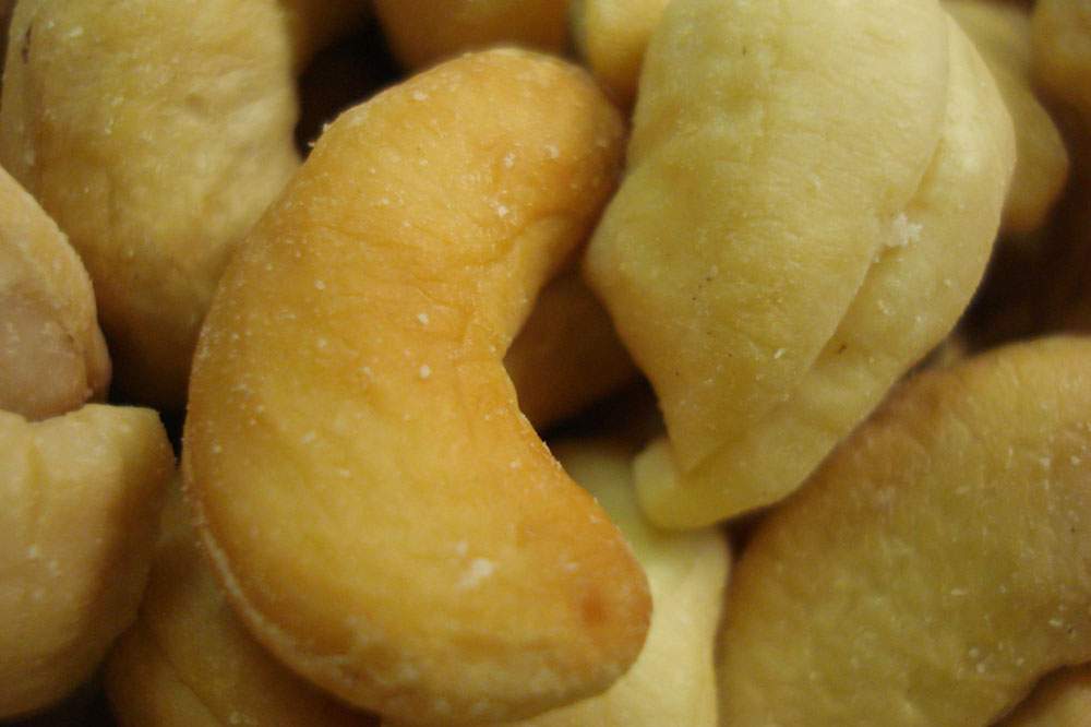 shelled and salted cashews