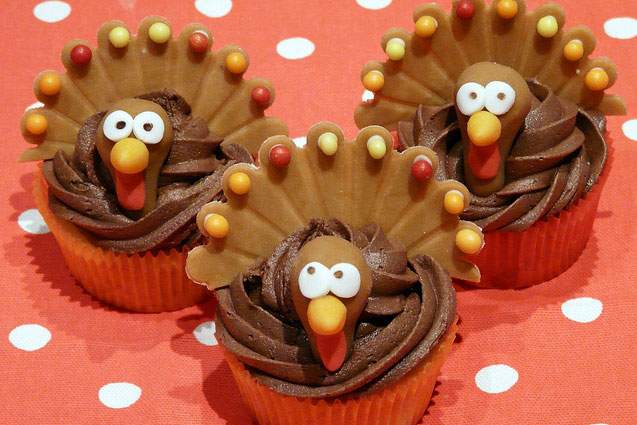 Cupcakes decorated as turkeys