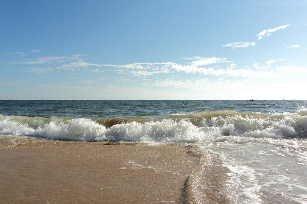 ocean with waves against the beach
