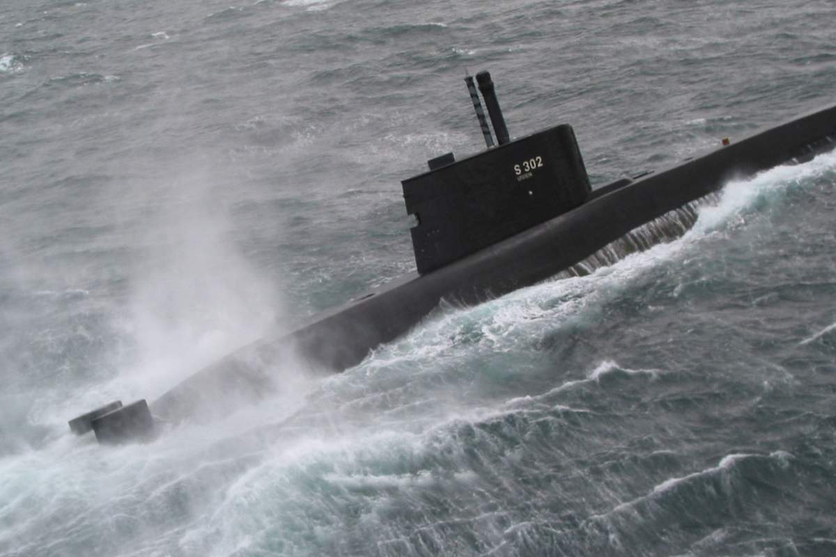 Norewegian ULA class submarine at surface