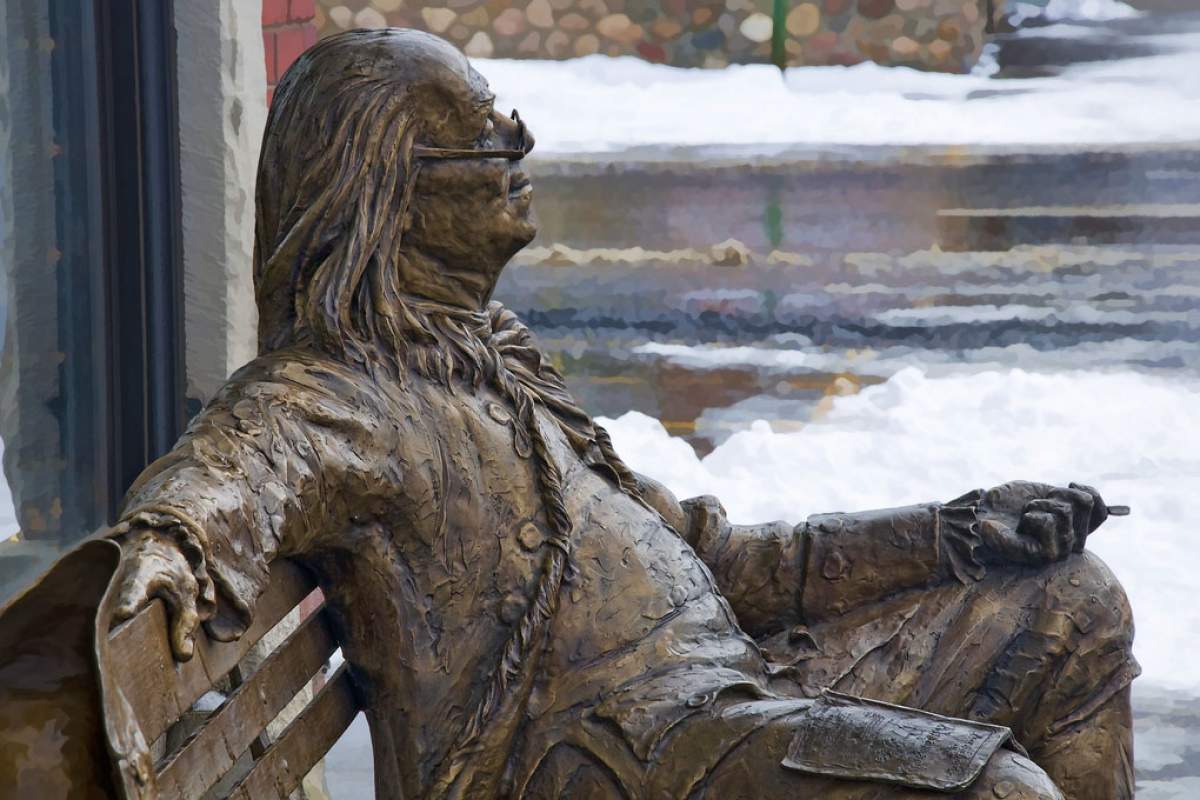 A statue of Benjamin Franklin in profile
