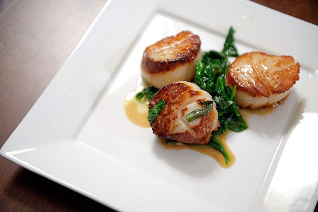It would probably be much harder to convince people to eat scallops if they had to see all 200 of their eyes.
