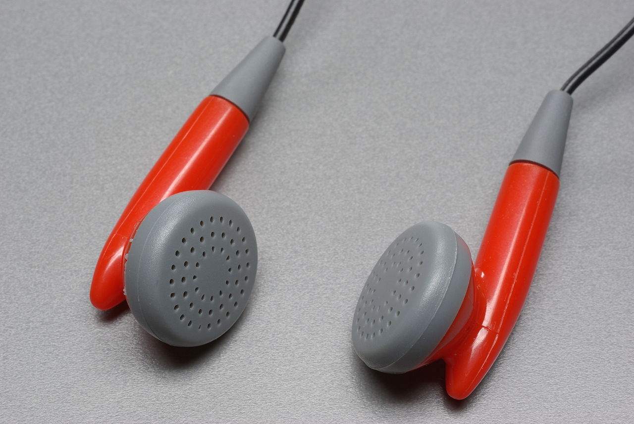 Increasing use of earbuds like these has led to an increase in tinnitus.
