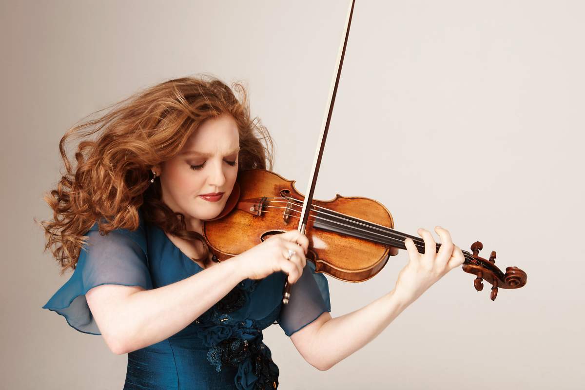 photo of violinist Rachel Barton Pine