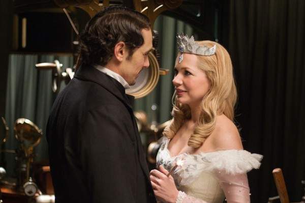 James Franco and Michelle Williams in Oz The Great And Powerful