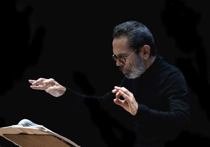 Conductor Leo Brouwer