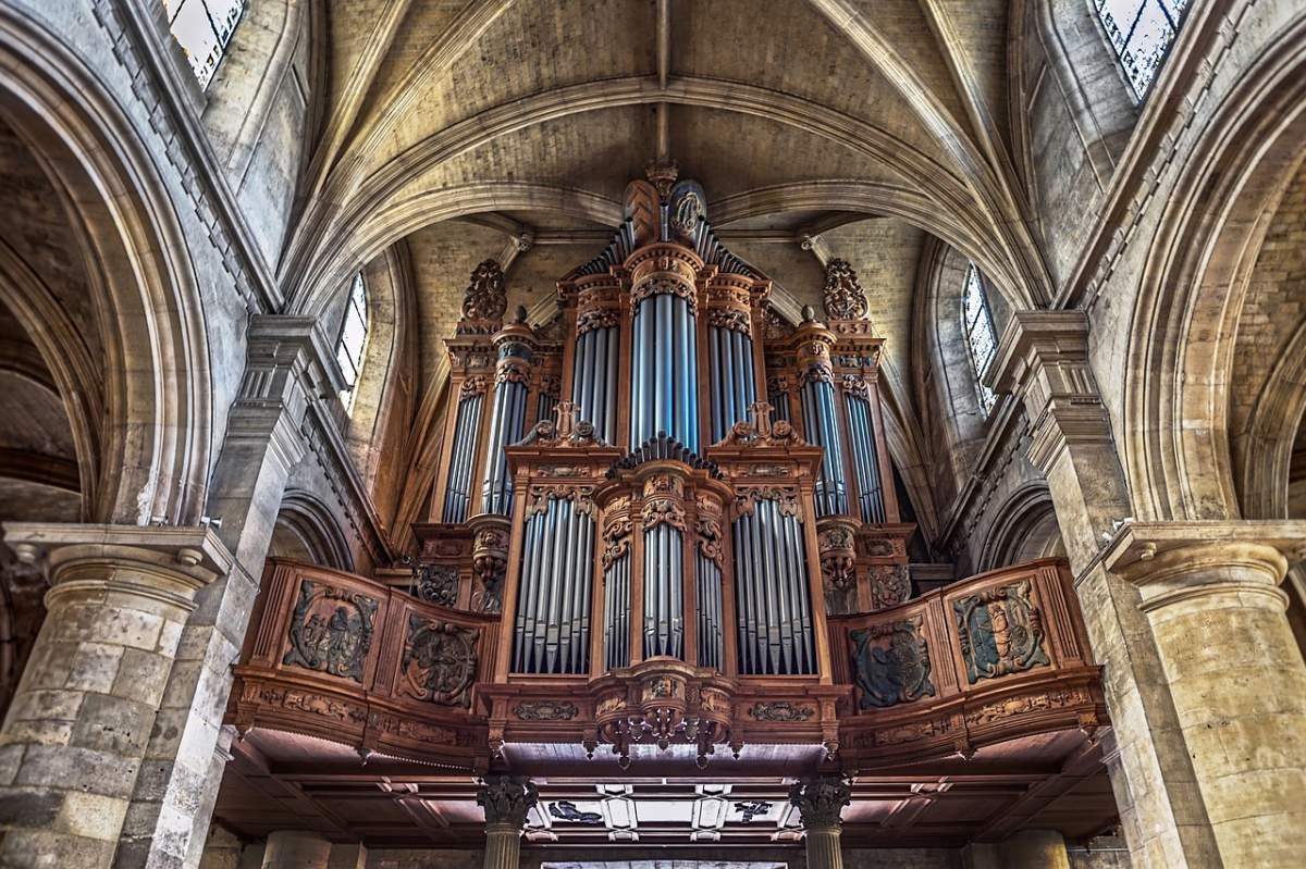 We're putting the pedal to the... choir loft in this all-organ episode!