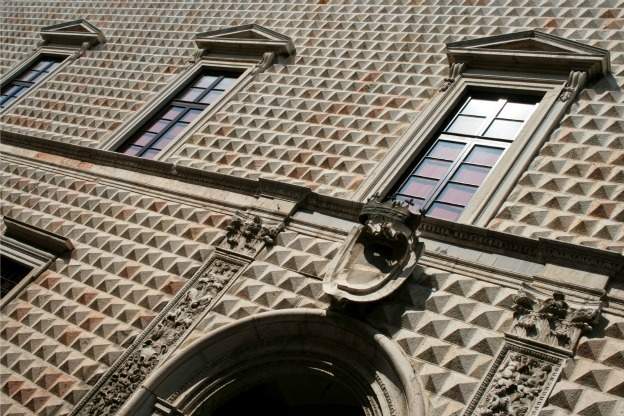 Named for the unusual shape of the over 8,500 marble blocks on the façade, Palazzo dei Diamanti is one of the most famous Renaissance buildings in the world. Count Sigismondo d’Este, brother of Duke Ercole I d'Este commissioned the palazzo.