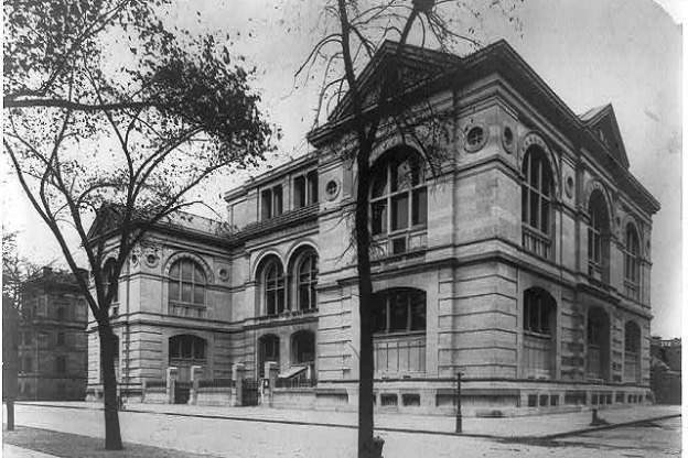 Lenox Library building, Fifth Avenue, New York City, circa 1905.